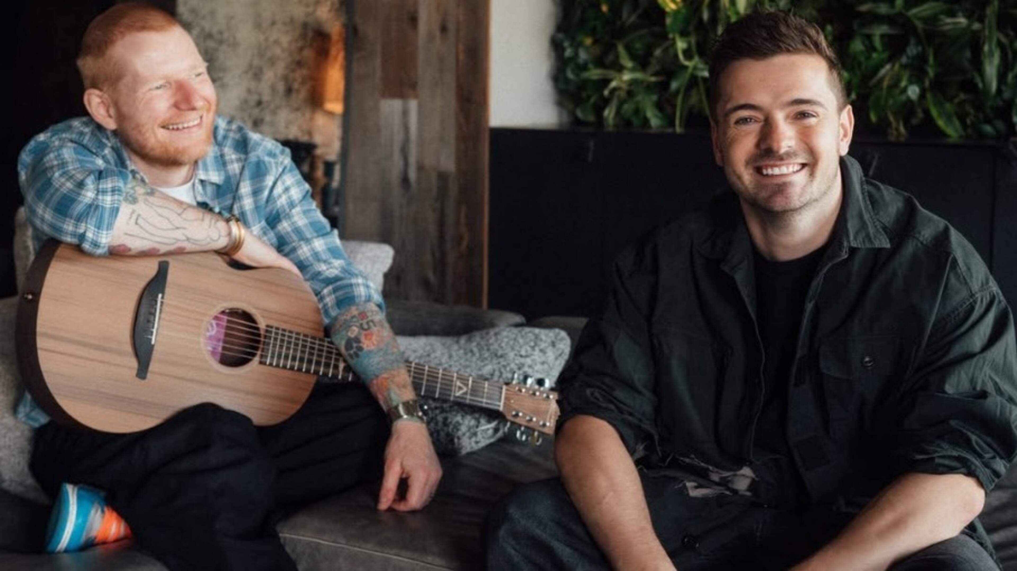 Ed Sheeran en Martin Garrix verrassen echtpaar op bruiloftsfeest: ’Uitgenodigd via Instagram’